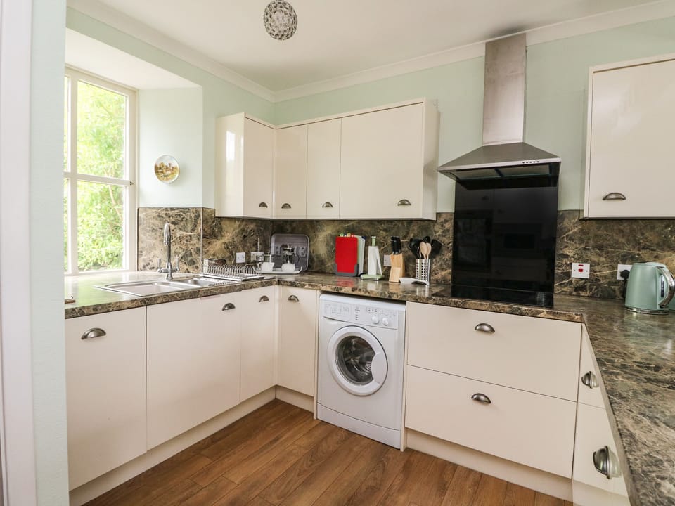 Cottage | Private kitchen | Fridge, dishwasher, electric kettle, cookware/dishes/utensils