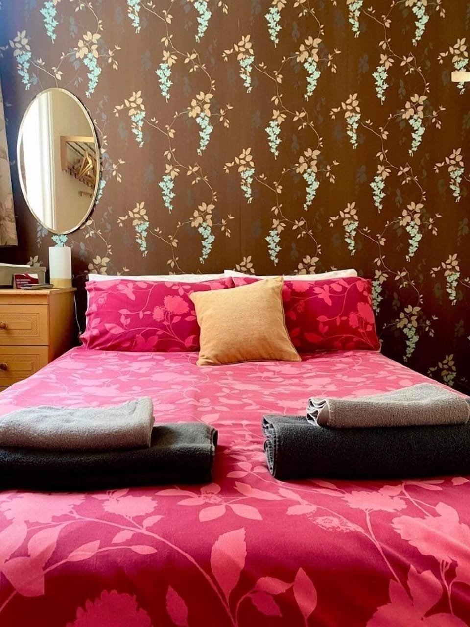 Double Room (Room 8) | Bed sheets