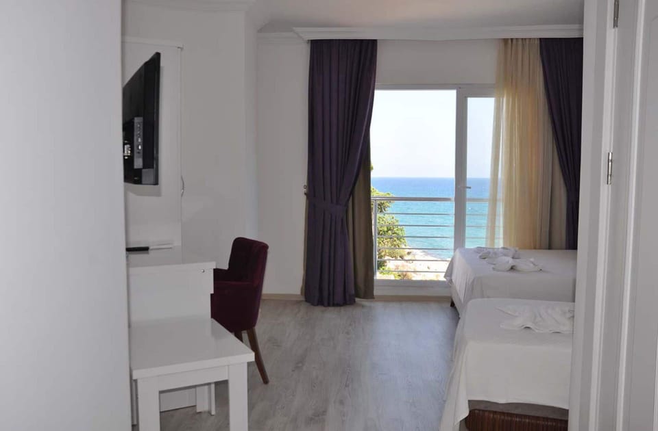 Minibar, free WiFi, bed sheets