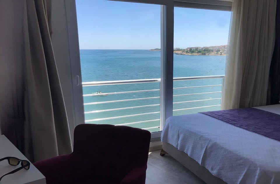 Minibar, free WiFi, bed sheets
