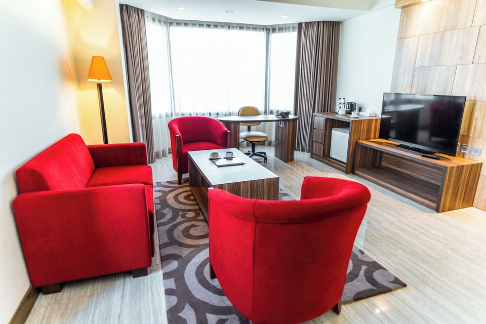 Executive Suite | Living area | TV