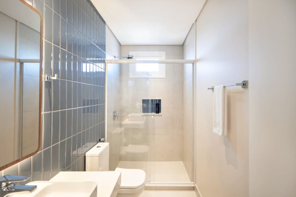 Premium Casal - 1 Cama Queen | Bathroom | Shower, hair dryer, towels, soap
