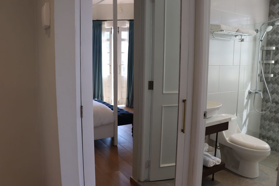 Deluxe Room | Bathroom | Combined shower/tub, deep soaking tub, free toiletries, hair dryer