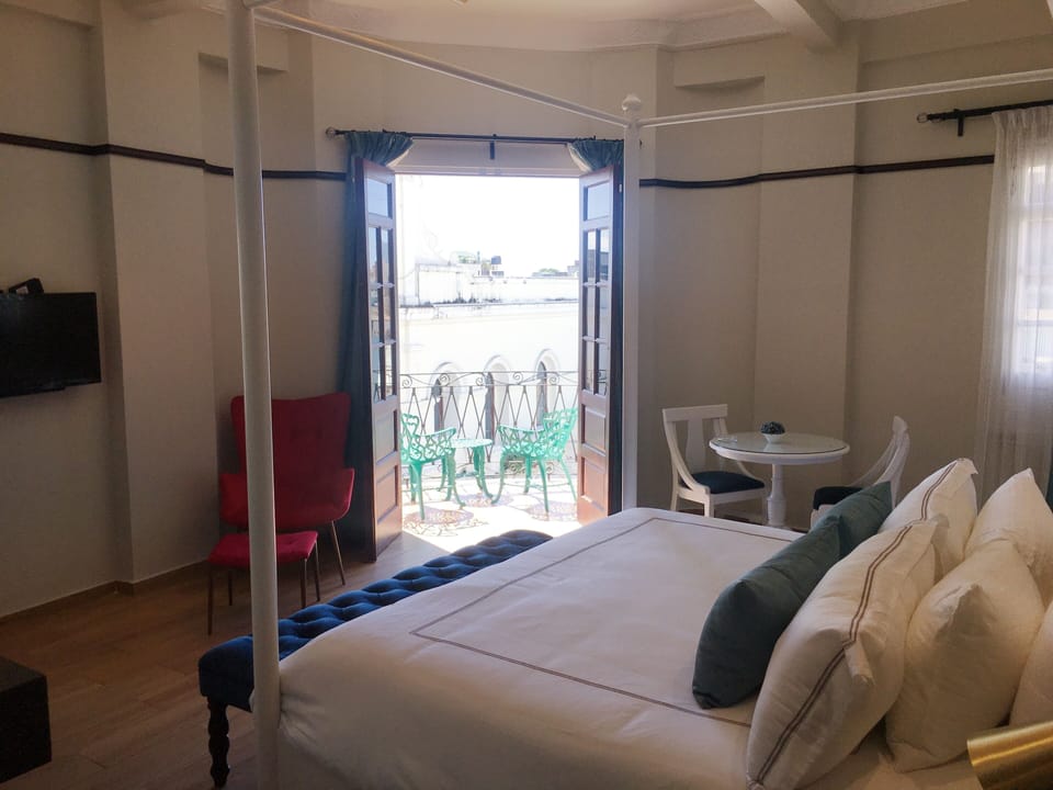 Deluxe Room | Minibar, in-room safe, free WiFi