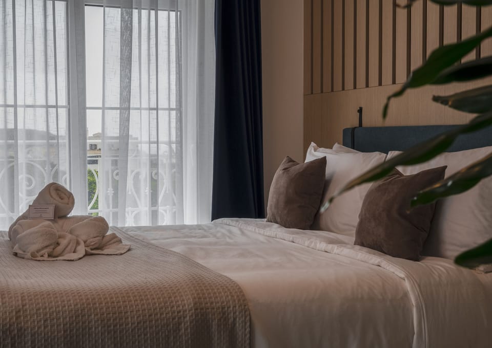 Queen Room, Balcony | Memory foam beds, free minibar items, in-room safe