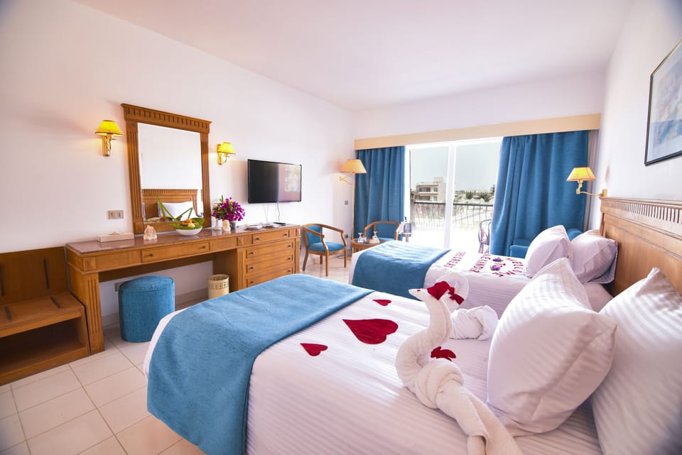 Standard Double Room, Pool View | Egyptian cotton sheets, premium bedding, WiFi, bed sheets