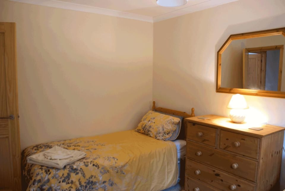 House | 3 bedrooms, iron/ironing board, free WiFi, bed sheets