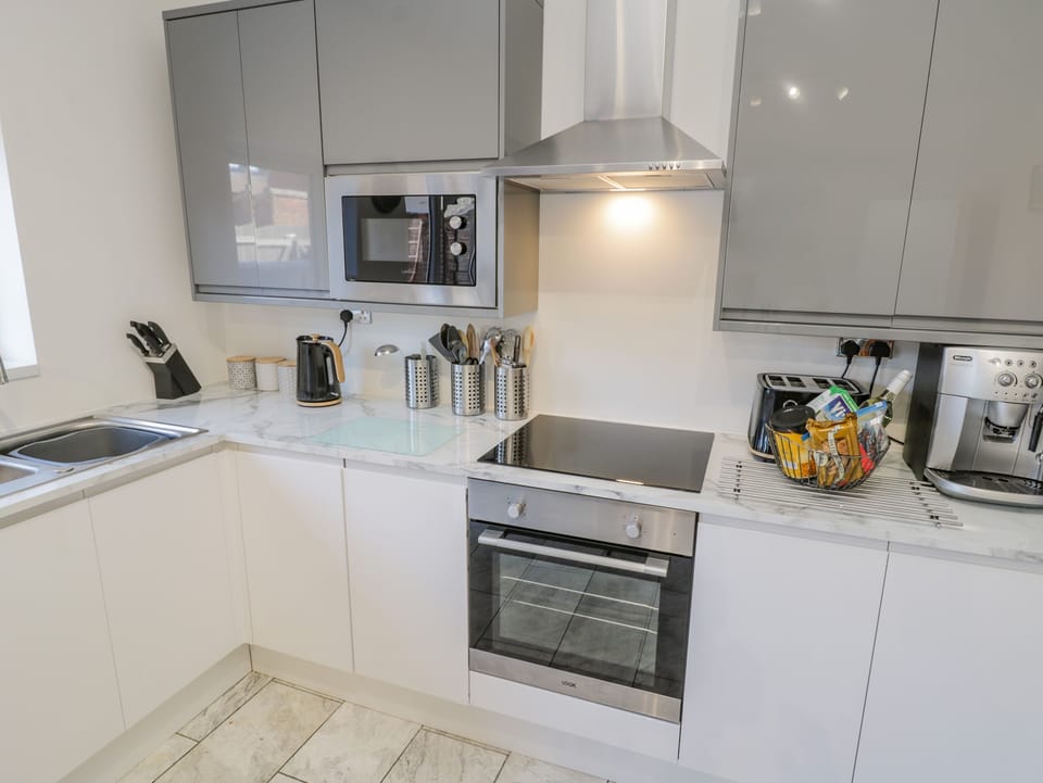 Cottage | Private kitchen | Fridge, dishwasher, electric kettle, toaster