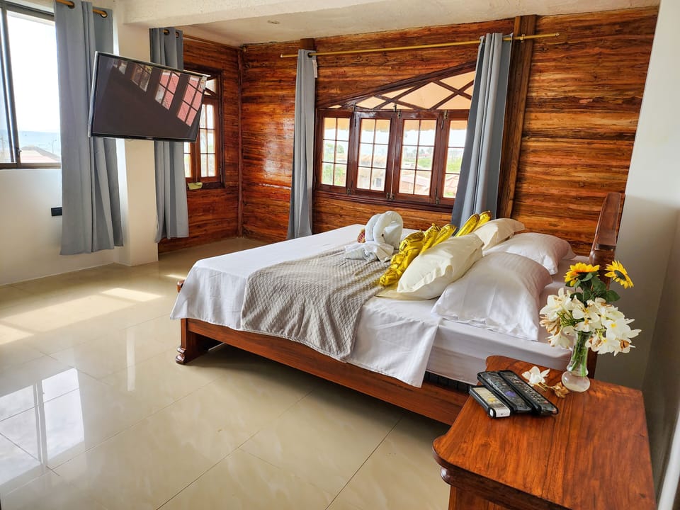 Deluxe Room, Ocean View | WiFi (free), bed sheets