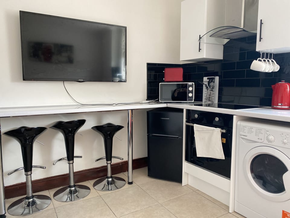Apartment | Private kitchen | Fridge, microwave, oven, stovetop