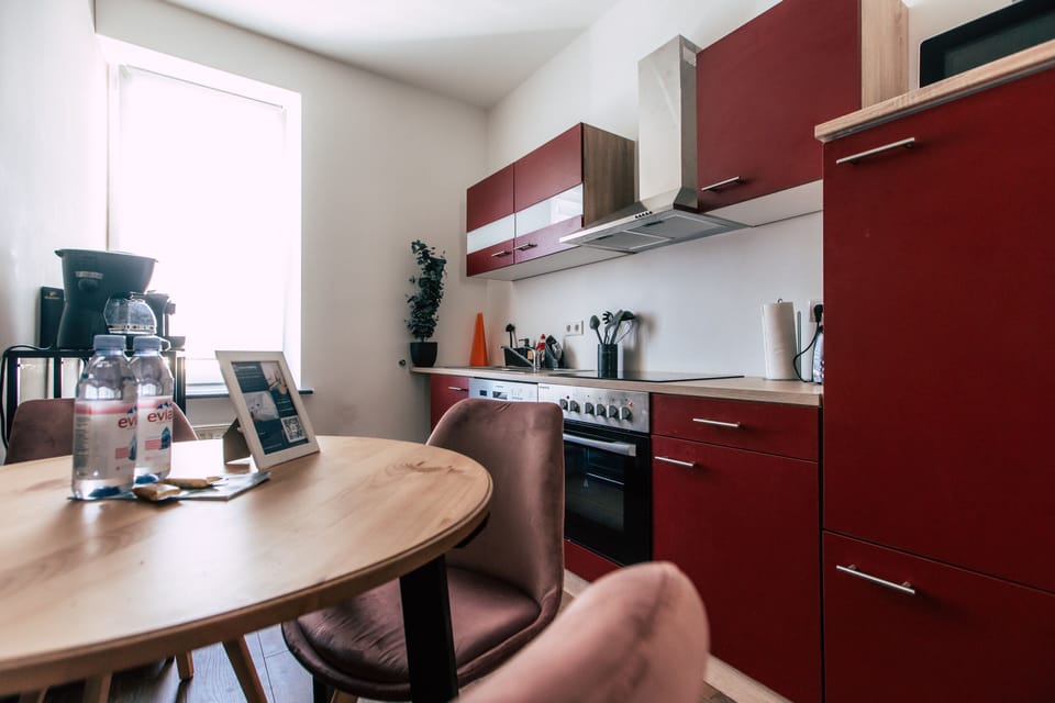 *Midtown* 2-Room Apartment with Kitchen | Private kitchen | Fridge, microwave, oven, stovetop