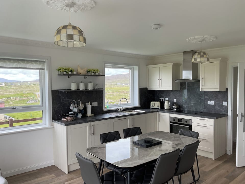 Cottage | Private kitchen | Fridge, dishwasher, cookware/dishes/utensils