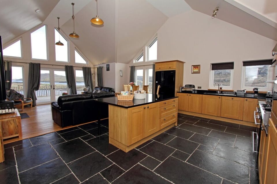 Cottage | Private kitchen | Fridge, dishwasher, cookware/dishes/utensils