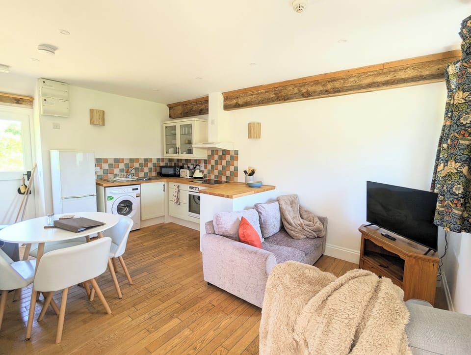 Hazel Cottage | Living area | 28-inch flat-screen TV with satellite channels