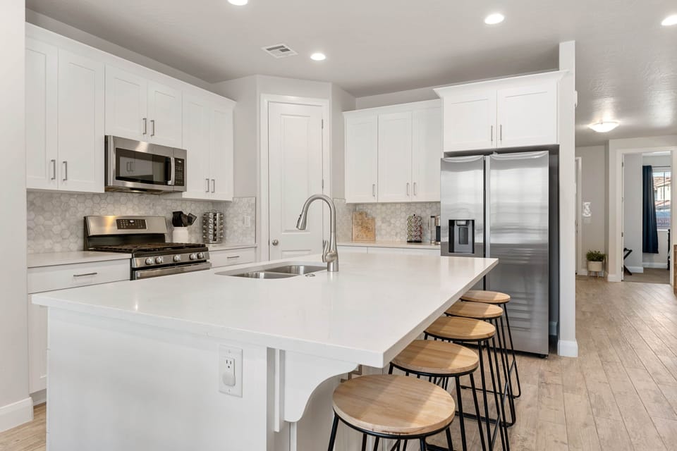 House, Multiple Bedrooms | Private kitchen | Fridge, oven, coffee/tea maker, toaster