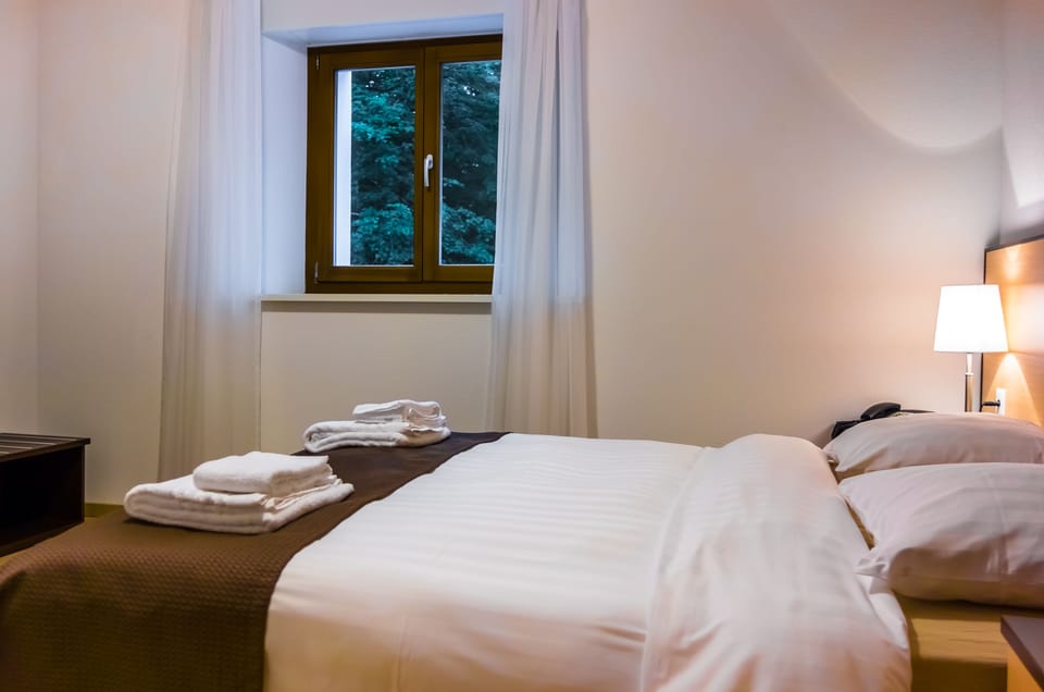 Standard Triple Room, Private Bathroom, Annex Building (Grange) | Desk, free WiFi, bed sheets