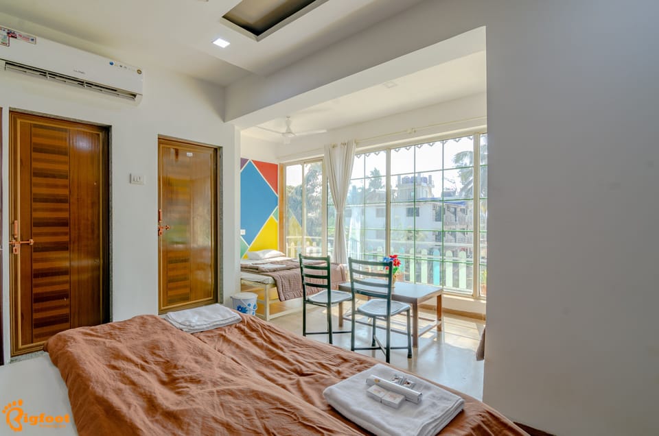 Family Room | Hypo-allergenic bedding, free WiFi, bed sheets