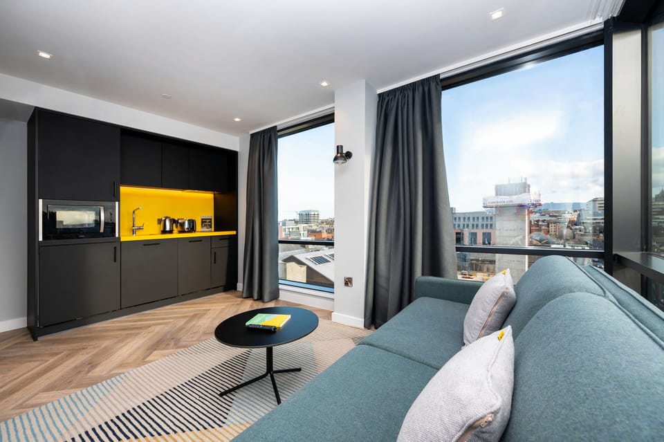 1 Bedroom Apartment | Hypo-allergenic bedding, in-room safe, laptop workspace, blackout drapes