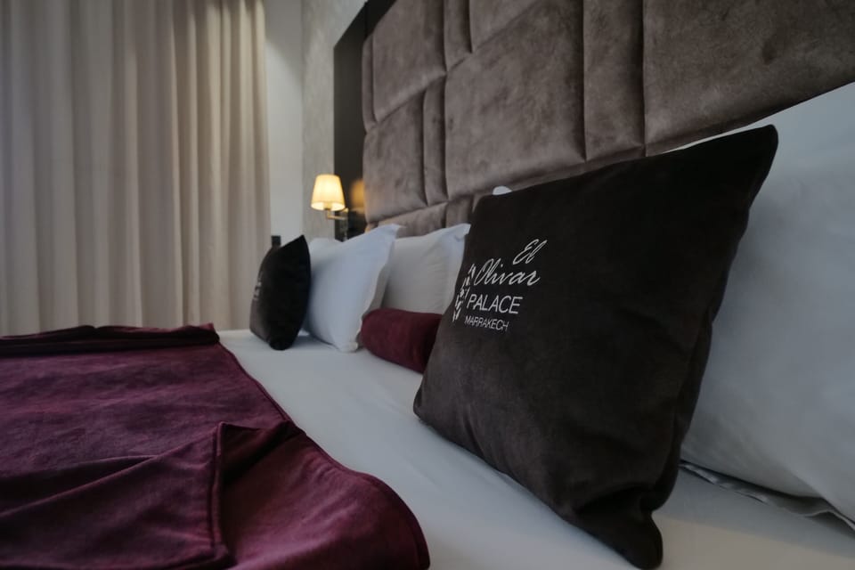 Desk, laptop workspace, WiFi (free), bed sheets