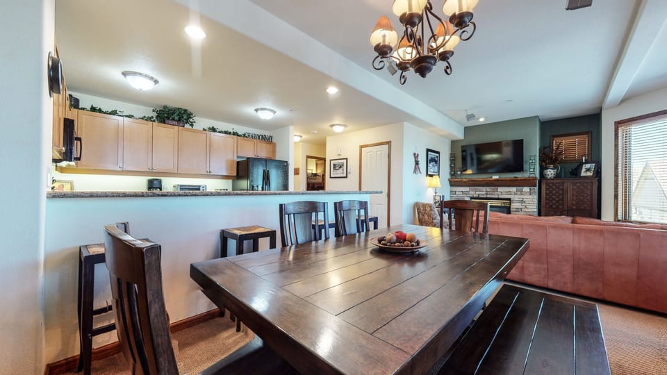 Condo, 2 Bedrooms | Private kitchen | Fridge, oven, coffee/tea maker, toaster