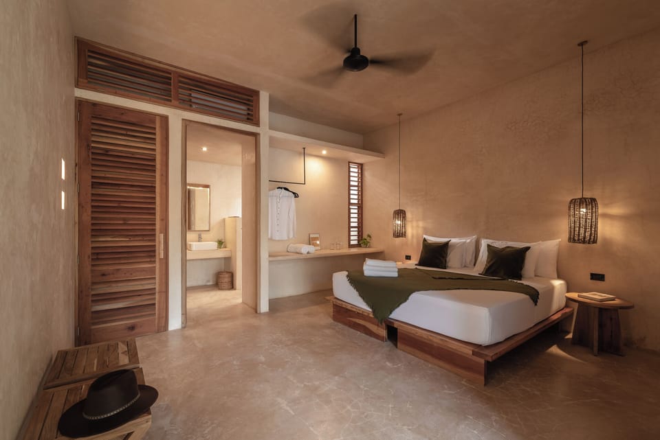 Minibar, in-room safe, free WiFi, bed sheets