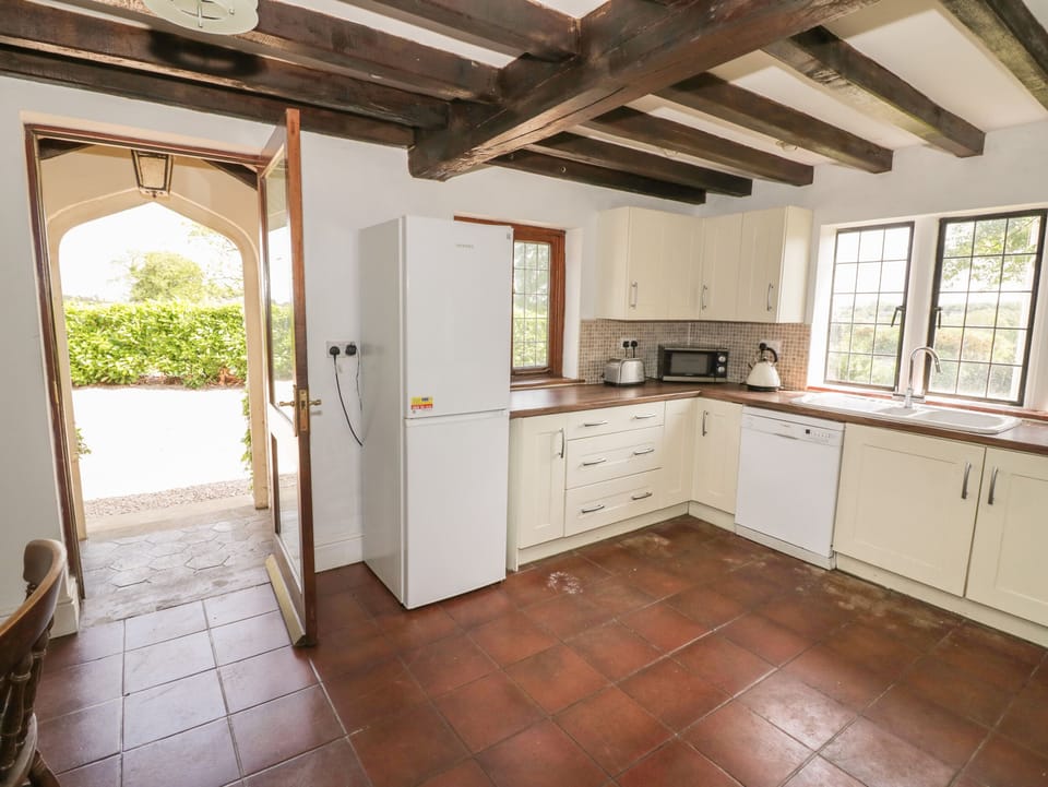 Cottage | Private kitchen | Fridge, dishwasher, electric kettle, toaster