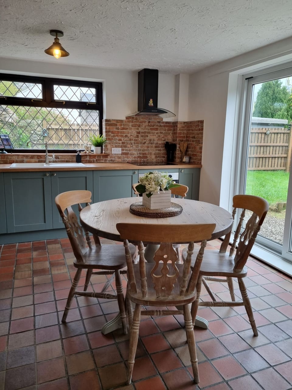 Comfort Cottage, Private Bathroom (Green Cottage) | Shared kitchen | Highchair