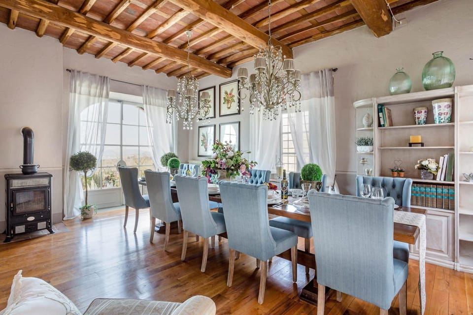 House | 7 bedrooms, WiFi