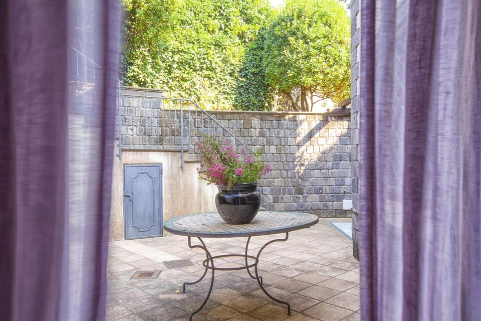 House, Smoking | 11 bedrooms, desk, iron/ironing board, WiFi