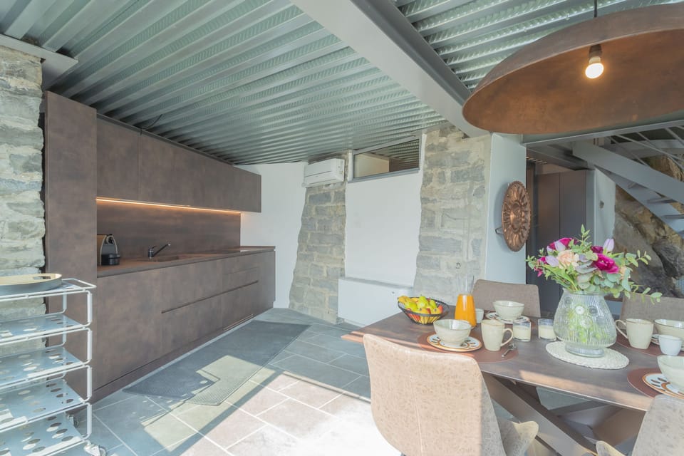 House | 3 bedrooms, desk