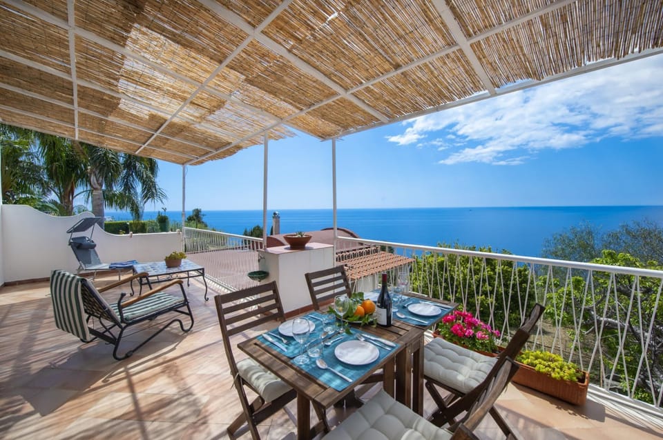 House | Terrace/patio