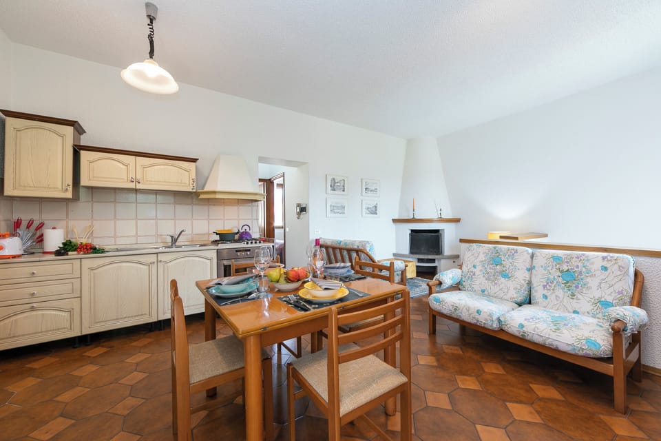 Family House, 2 Bedrooms, Balcony (Charming La Gelosia Few Min From Lake) | Interior
