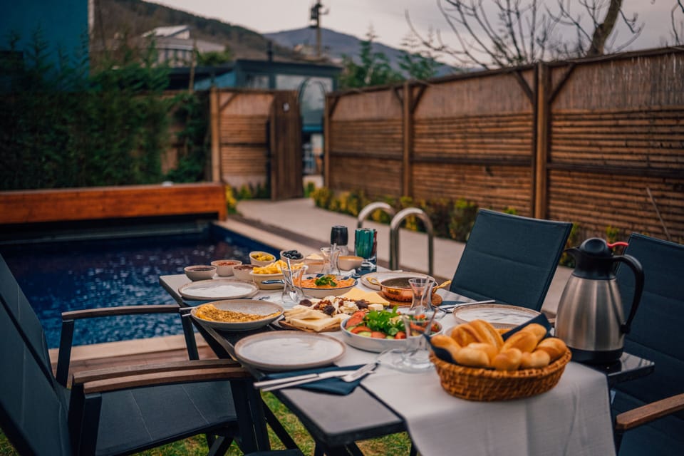 4 outdoor pools, pool umbrellas, sun loungers