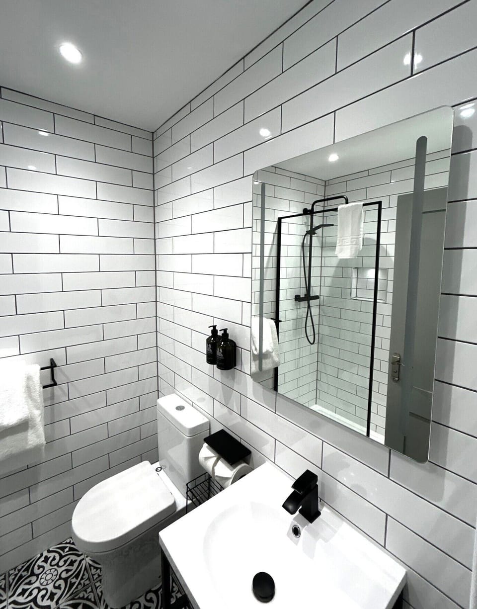 Superior Double Room, 1 Double Bed | Bathroom | Eco-friendly toiletries, hair dryer, towels, soap