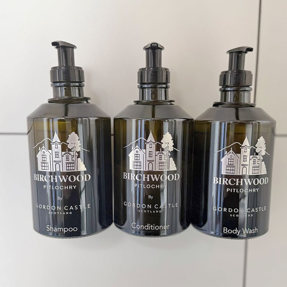 Deluxe Double Room | Bathroom | Eco-friendly toiletries, hair dryer, towels, soap