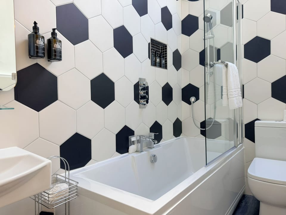 Deluxe Double or Twin Room, 1 Bedroom | Bathroom | Eco-friendly toiletries, hair dryer, towels, soap
