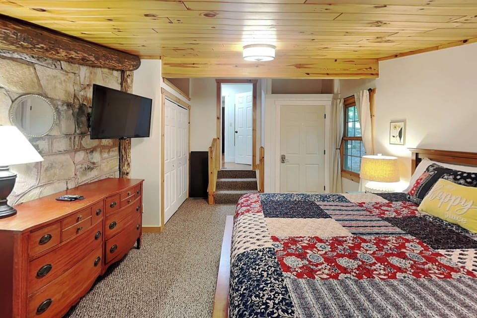 Tucked Inn by Taylor Made Deep Creek House in Deep Creek Lake