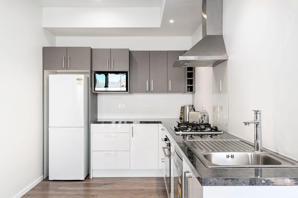 Duplex | Private kitchen | Full-size fridge, microwave, oven, stovetop