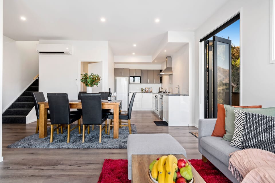 Townhome | Private kitchen | Full-size fridge, microwave, oven, stovetop