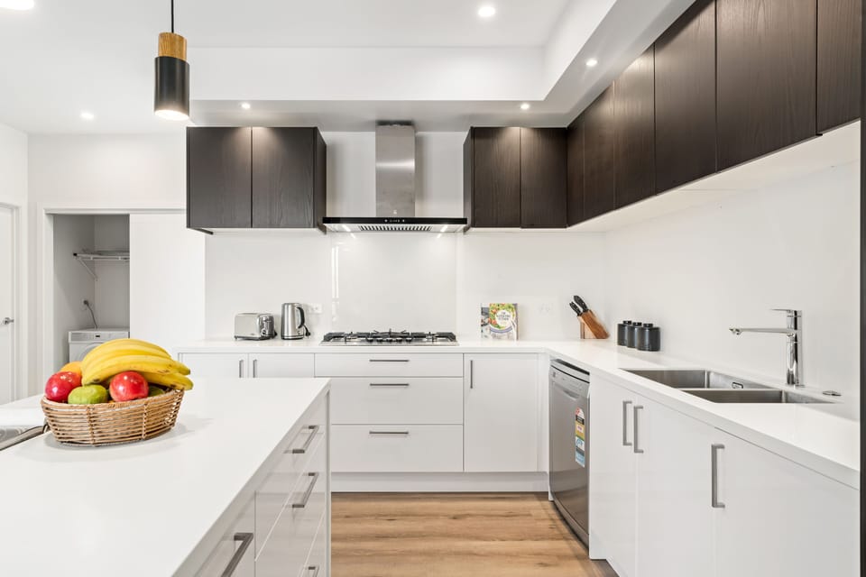 Townhome | Private kitchen | Full-size fridge, microwave, oven, stovetop