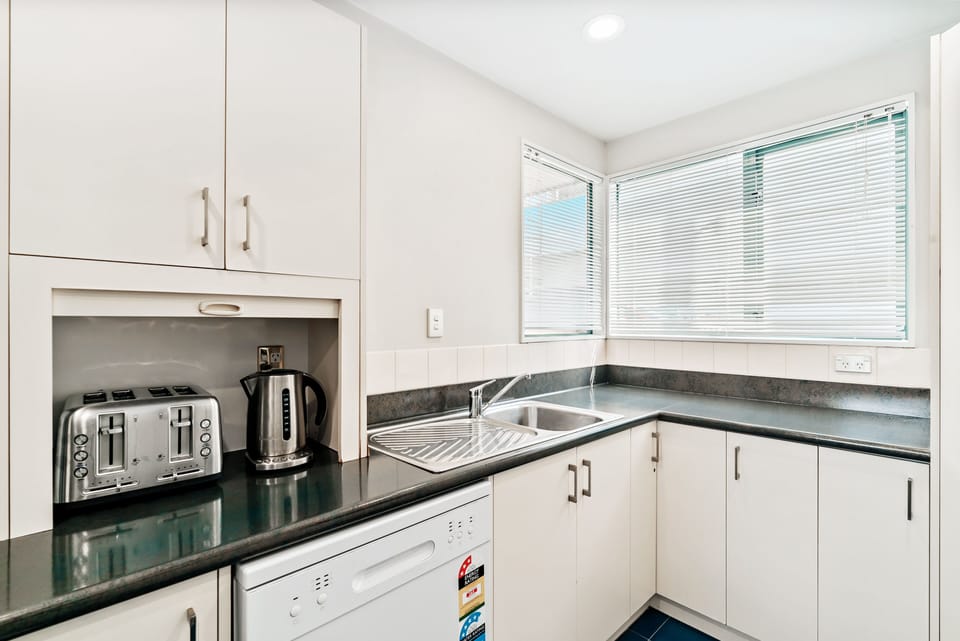 Apartment | Private kitchen | Full-size fridge, microwave, oven, stovetop