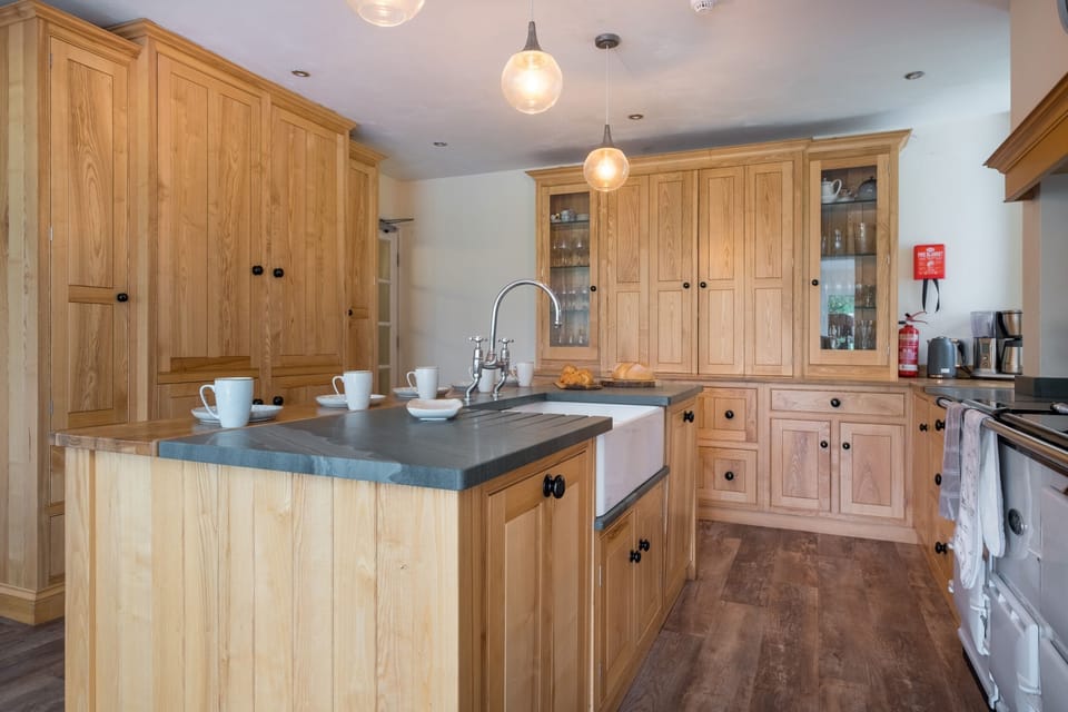 Cottage | Private kitchen | Fridge, dishwasher, electric kettle, toaster