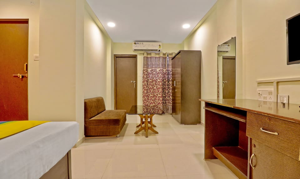 Standard Double Room | Iron/ironing board, bed sheets