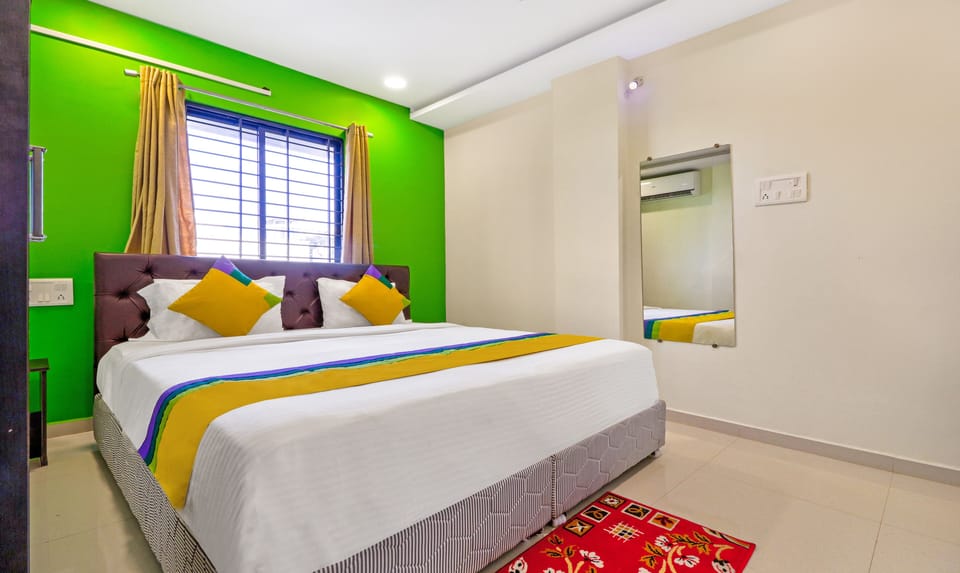 Standard Double Room | Iron/ironing board, bed sheets