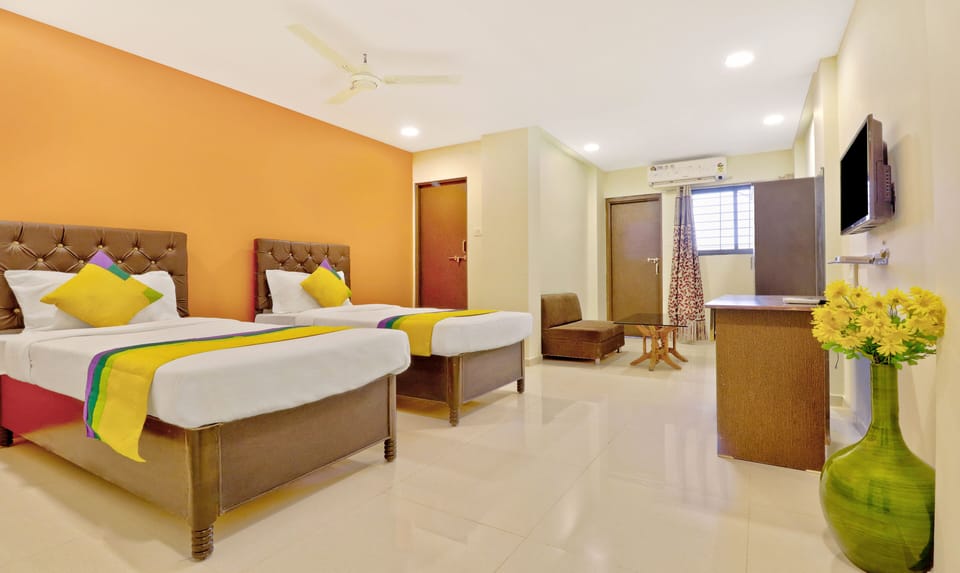 Standard Double Room | Iron/ironing board, bed sheets