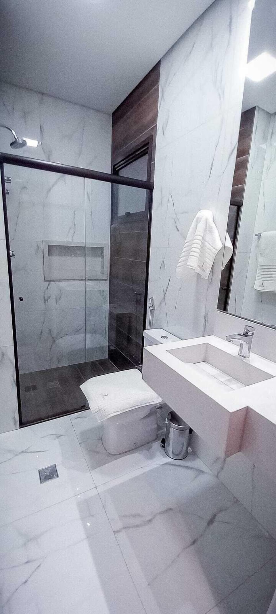 Deluxe Quadruple Room | Bathroom | Separate tub and shower, jetted tub, free toiletries, hair dryer