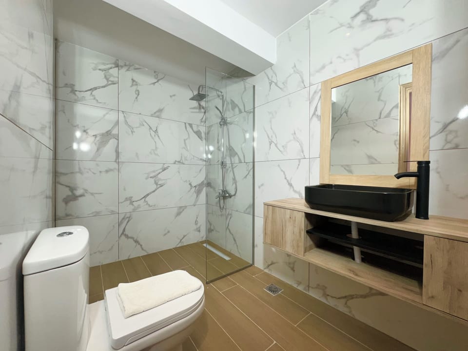 Superior Double Room, Balcony, Garden View | Bathroom