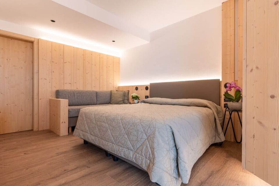 Deluxe Quadruple Room | Hypo-allergenic bedding, in-room safe, desk, laptop workspace