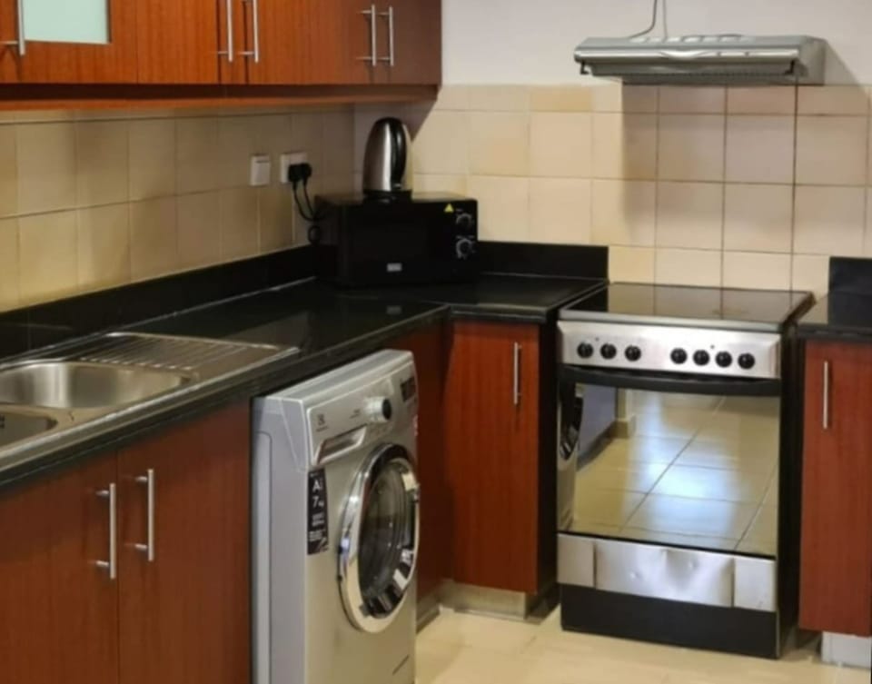 Classic Apartment, 2 Bedrooms, Marina View | Private kitchen | Full-size fridge, microwave, oven, stovetop