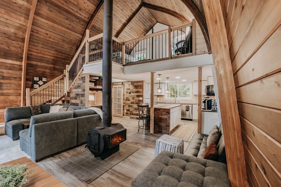 Cabin, 1 Bedroom | Living area | Computer monitors